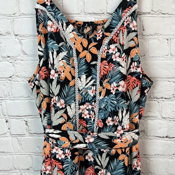 BloomChic Tropical Floral Print Crochet Trim Tie Dress Size 12 (Large) & 2X - Picture 4 of 7